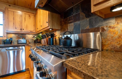 Sulphur Springs Casa | Mom and Dad's Place - Lil Paradise