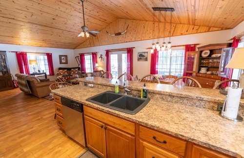 Cambridge Springs Casa | Mom & Pop's: Waterfront,Nature,Togetherness