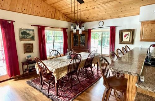 Cambridge Springs Casa | Mom & Pop's: Waterfront,Nature,Togetherness