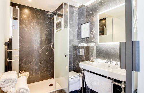 Montmartre Hotel | Mom’Art Hotel