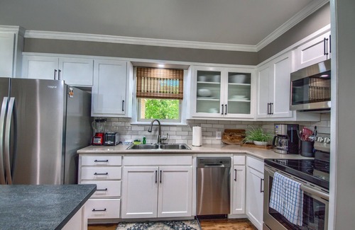New Braunfels Casa | Momma's House On Landa Dt 430 3 Bedroom Home by RedAwning