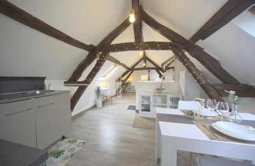 Sens Apartamento | Mon Rêve - By BEST KEYS - Loft Cosy & Charme Authentique - Poutres Apparentes - Centre Ville - Netflix & WiFi Fibre - Smart TV - Machine à Café Nespresso - Check-in Autonome - Parking Facile & Gratuit