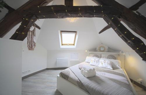 Sens Apartamento | Mon Rêve - By BEST KEYS - Loft Cosy & Charme Authentique - Poutres Apparentes - Centre Ville - Netflix & WiFi Fibre - Smart TV - Machine à Café Nespresso - Check-in Autonome - Parking Facile & Gratuit