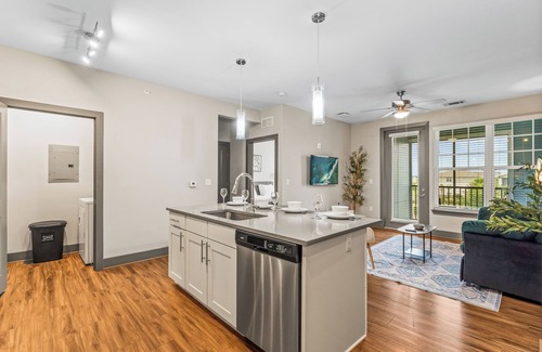 Florida Central Atlantic Coast Apartamento | Monarch Apartments 15m to Parks, Pet Friendly, Free Parking by Heavenly Homes