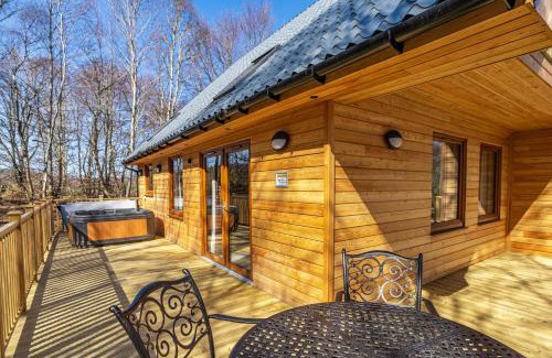 East Lewiston Casa | Monarch Lodge 14 with Hot Tub