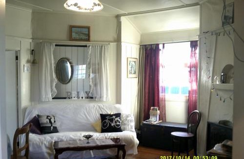 Castlecliff Casa | Monday Seaside Cottage