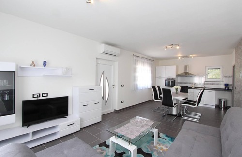 Borik Apartamento | Casa de vacaciones de tres dormitorios MONDELACO
