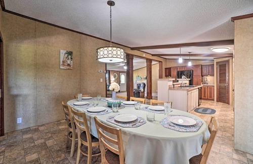Powell Casa | Monett Family Ranch Home w/ Fireplace & Huge Deck!