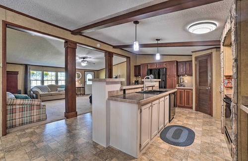 Powell Casa | Monett Family Ranch Home w/ Fireplace & Huge Deck!