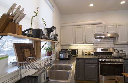 North Broadway - Holiday Casa | Monica’s Cheerful Retreat Townhouse