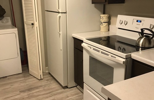 Woodfield Condominio | Monica’s Hideaway Creekside @ Huntington