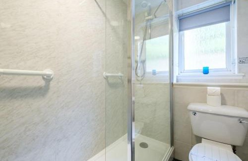Coatbridge Apartamento | Monicas Apartment Lovely ground floor 2 bedroom serviced apartment
