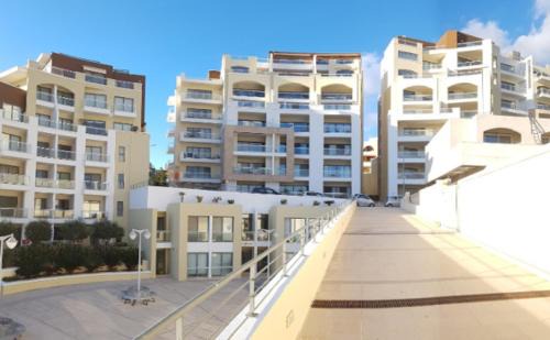 Marsaskala Apartamento | Monita 113, Seaside Apartment with Access to Pool and Pleasant Views