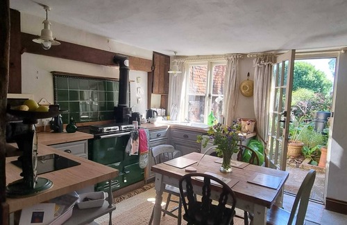 Petworth Cabaña | Monk House - Historic Foundation Invites guests