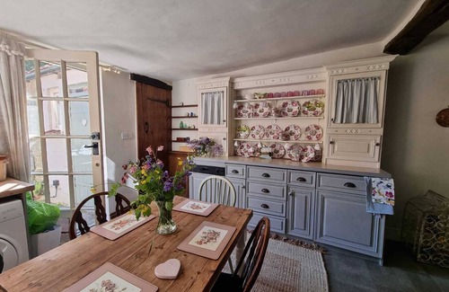Petworth Cabaña | Monk House - Historic Foundation Invites guests