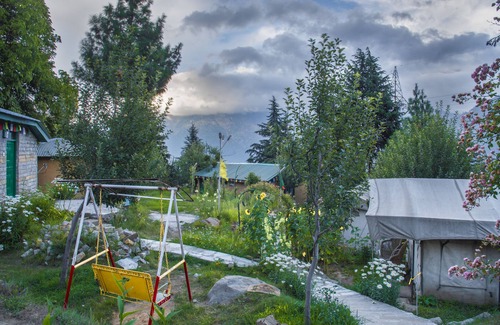 Kalpa Alquiler De RV | Monk tent by LivingStone Swiss tent