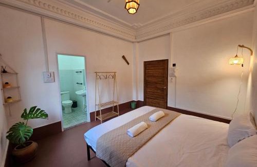 Savannakhet Casa | Monkey Guest House