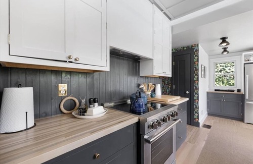 Bellport Casa | Monkey Puzzle Bellport Cottage