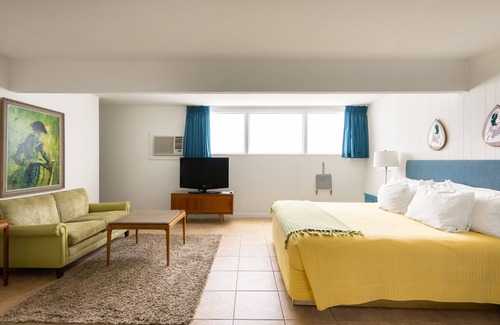 Desert Park Estates Hotel | Monkey Tree Hotel 2 by AvantStay | Stylish Hotel in Palm Springs w/ Pool!