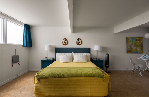 Desert Park Estates Hotel | Monkey Tree Hotel 2 by AvantStay | Stylish Hotel in Palm Springs w/ Pool!
