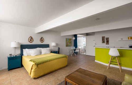 Desert Park Estates Hotel | Monkey Tree Hotel 2 by AvantStay | Stylish Hotel in Palm Springs w/ Pool!