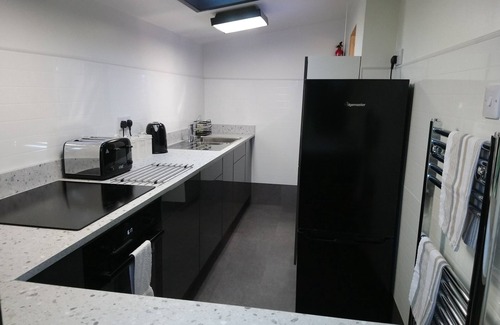Ryde Cabina | 'Monktonmead Lodge' con piscina cubierta privada. Ubicación aislada, cerca de Ryde.