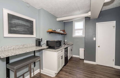 Newport Condominio | Monmouth Loft 4 | Walk to Shops