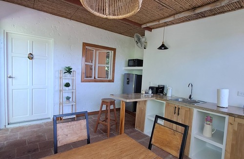 Tamarindo Apartamento | Mono confortable studio with separated kitchen and bedroom.