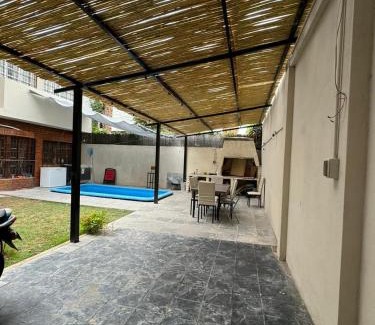 Centro de la ciudad de Mendoza Apartamento | Monoambiente Luminoso con Pileta y asador