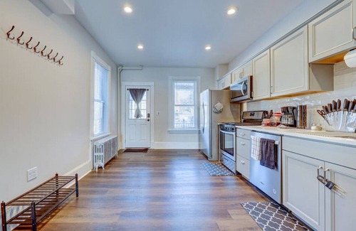 Stroudsburg Casa | Monroe24 · BrickStone Lodge-Modern King Suite near Main St-C