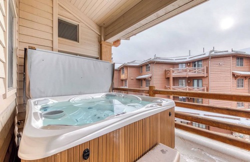 Deer Valley Casa | Mont Cervin #32 by Avantstay Ski In Ski Out Home in Silver Lake Village w/ Hot Tub