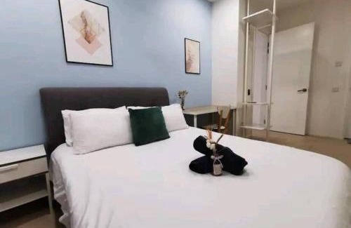 Mont Kiara Apartamento | Mont Kiara Main Street Walking Distance Sunway 163 2 Bedroom Balcony 2-4Pax
