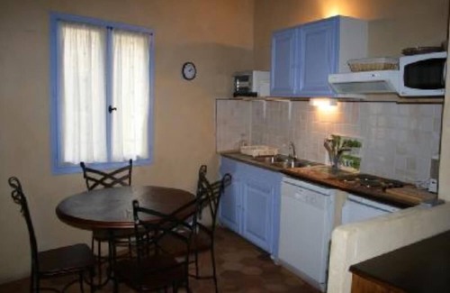 Montaren-et-Saint-Mediers Apartamento | Montaren Et Saint Mediers: MORADA LAVANDA estudio en Mas del Xviii con piscina calentada asegurada y EPA cerca de UZES