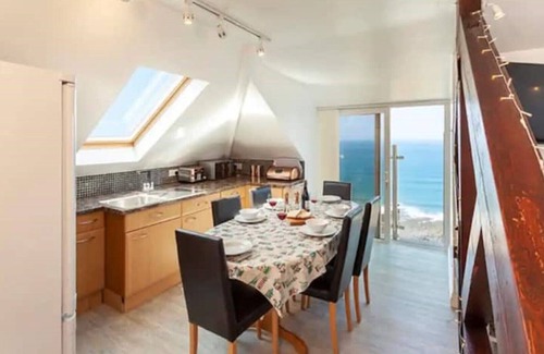 Mortehoe Apartamento | Montagu Steps 3 bedroom apartment with sea views