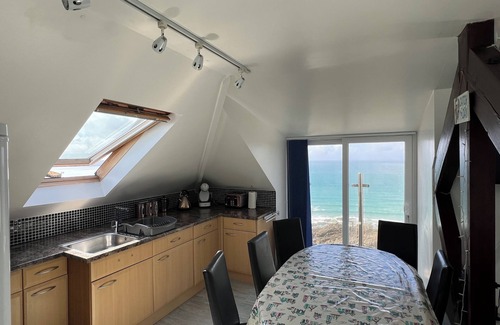Mortehoe Apartamento | Montagu Steps 3 bedroom apartment with sea views