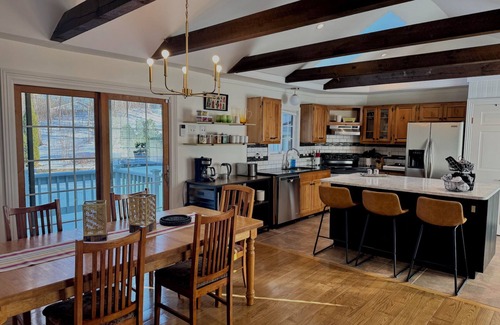 Montague Casa | Montague Meadows - 4-Bedroom Whole House - Space for the Whole Family