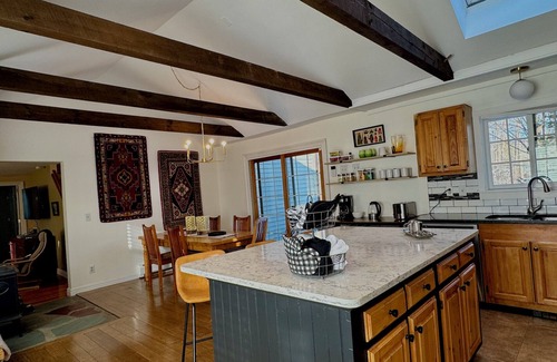 Montague Casa | Montague Meadows - 4-Bedroom Whole House - Space for the Whole Family