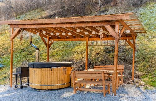 Avram Iancu Cabina | Montain Wild Chalet with Wooden Hot Tub