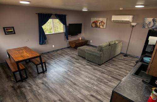 Evergreen Casa | Montana Cabana: Evergreen Escape