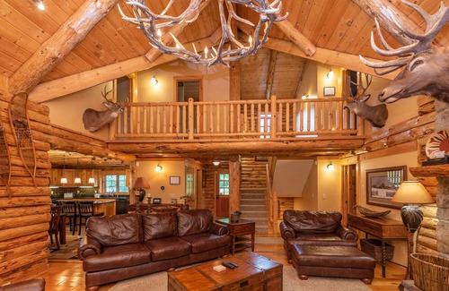 Mountainside Casa | Montana East: casa con acceso al lago y excelentes ventajas para la comunidad