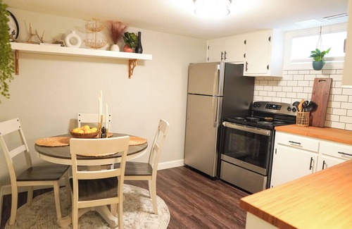 Great Falls Condominio | Montana-inspired Boho Bungalow with electric fireplace & continental breakfast!