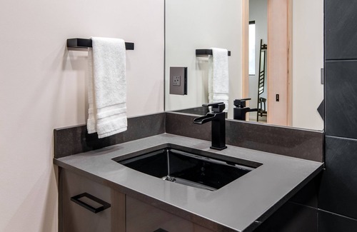 Bozeman Cabaña | Montana Luxury (2nd Cottage available by request)