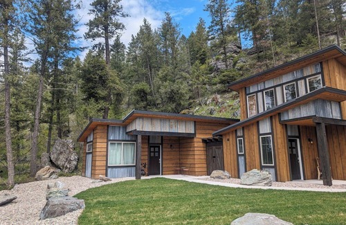 Bigfork Cabina | Montana ponderosa Cabin #3- Close walk to Flathead Lake and Near Glacier Park