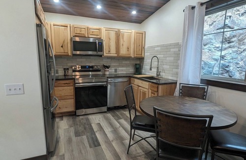 Bigfork Cabina | Montana Ponderosa Cabin #4- Walk to Flathead Lake, Short drive to Glacier Park