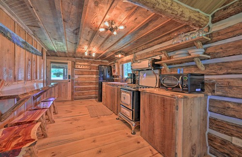 Hamilton Cabina | Montana Retreat: Original Hamilton Log Cabin!