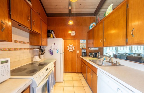 Culloden Shores Casa | Montauk Escape—3BR, 2BA, Steps from the Beach, BBQ Grill, Patio, Outdoor Shower
