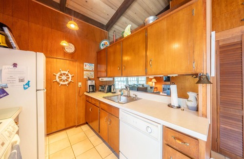 Culloden Shores Casa | Montauk Escape—3BR, 2BA, Steps from the Beach, BBQ Grill, Patio, Outdoor Shower