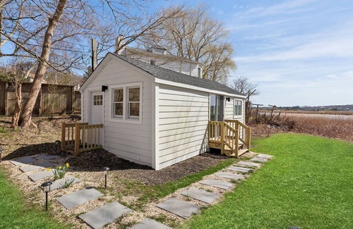 Town of East Hampton Cabaña | Montauk Waterfront Cottage with gorgeous views– steps from Montauket & Duryea's!