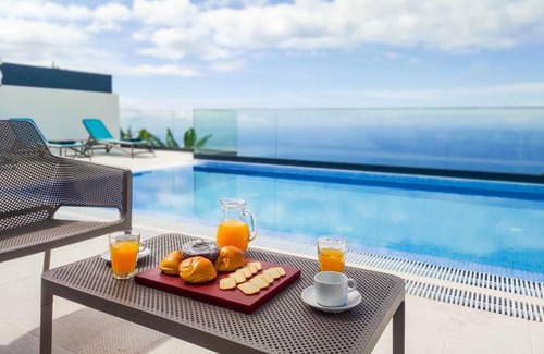 Monte Villa | Monte White House