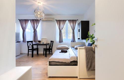 Pula Hostal | Monte Zaro